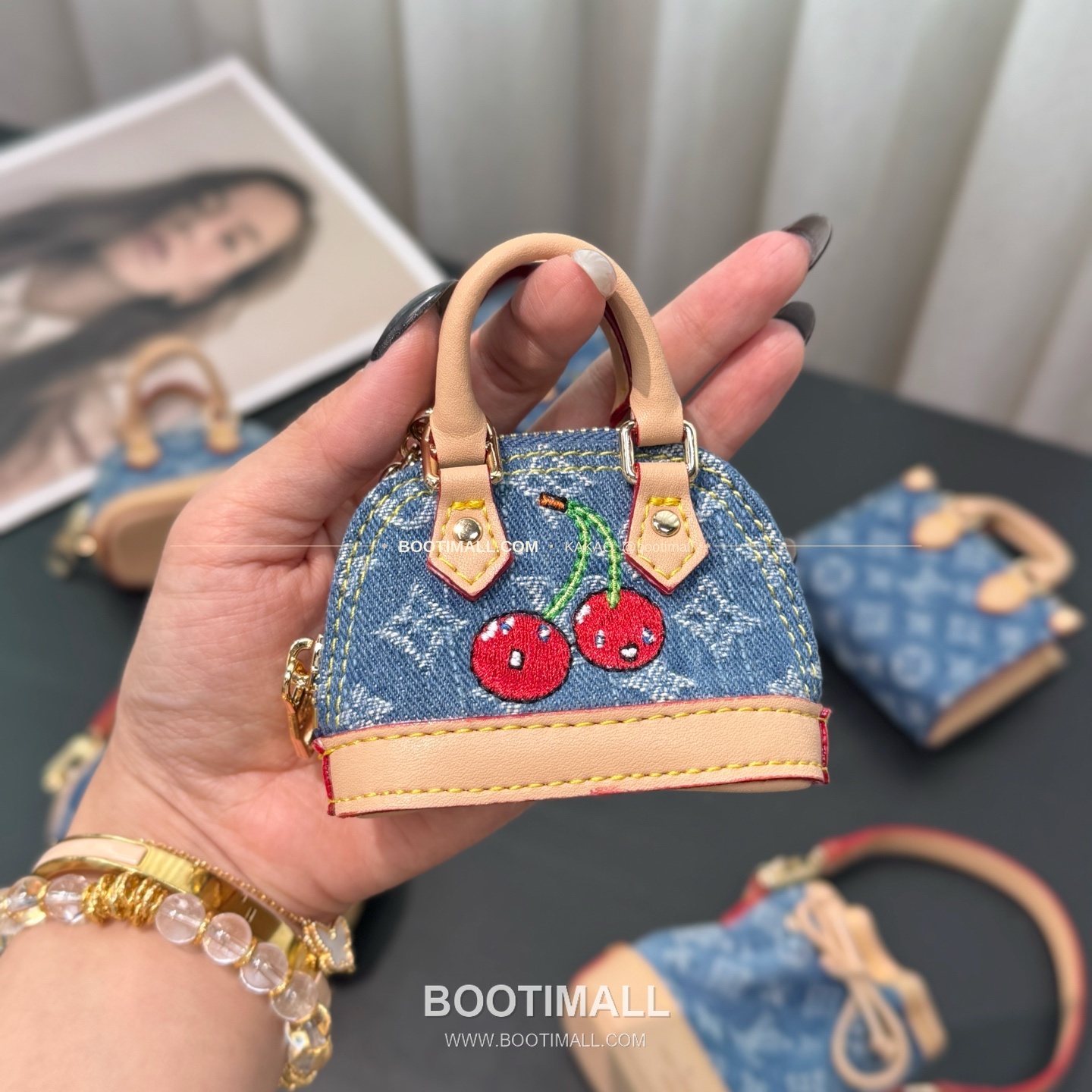 루이비통 Micro Alma Vernis 모노그램 페이턴트 레더 체인 참 Louis Vuitton Micro Alma Vernis Monogram Patent Leather Chain Charm M02570 9