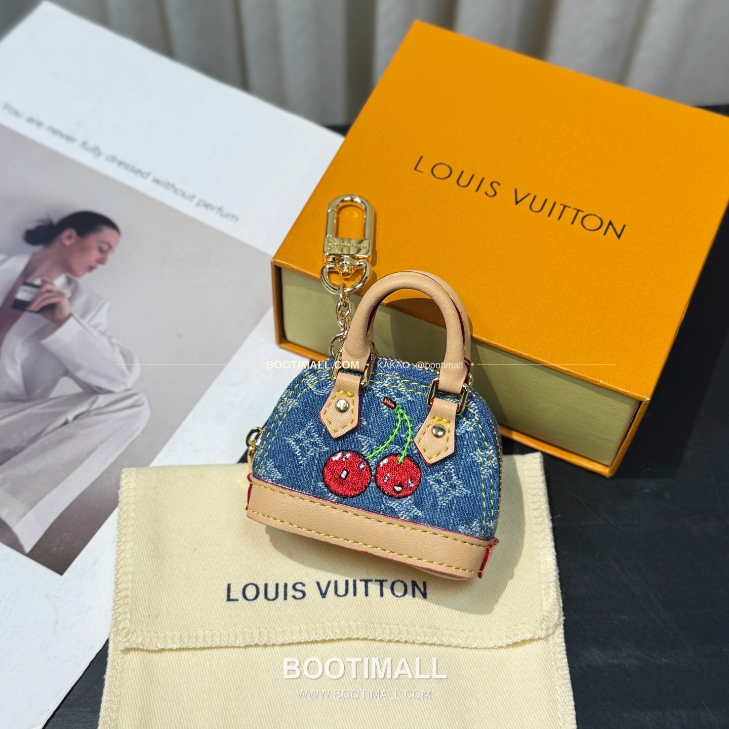 루이비통 Micro Alma Vernis 모노그램 페이턴트 레더 체인 참 Louis Vuitton Micro Alma Vernis Monogram Patent Leather Chain Charm M02570 10