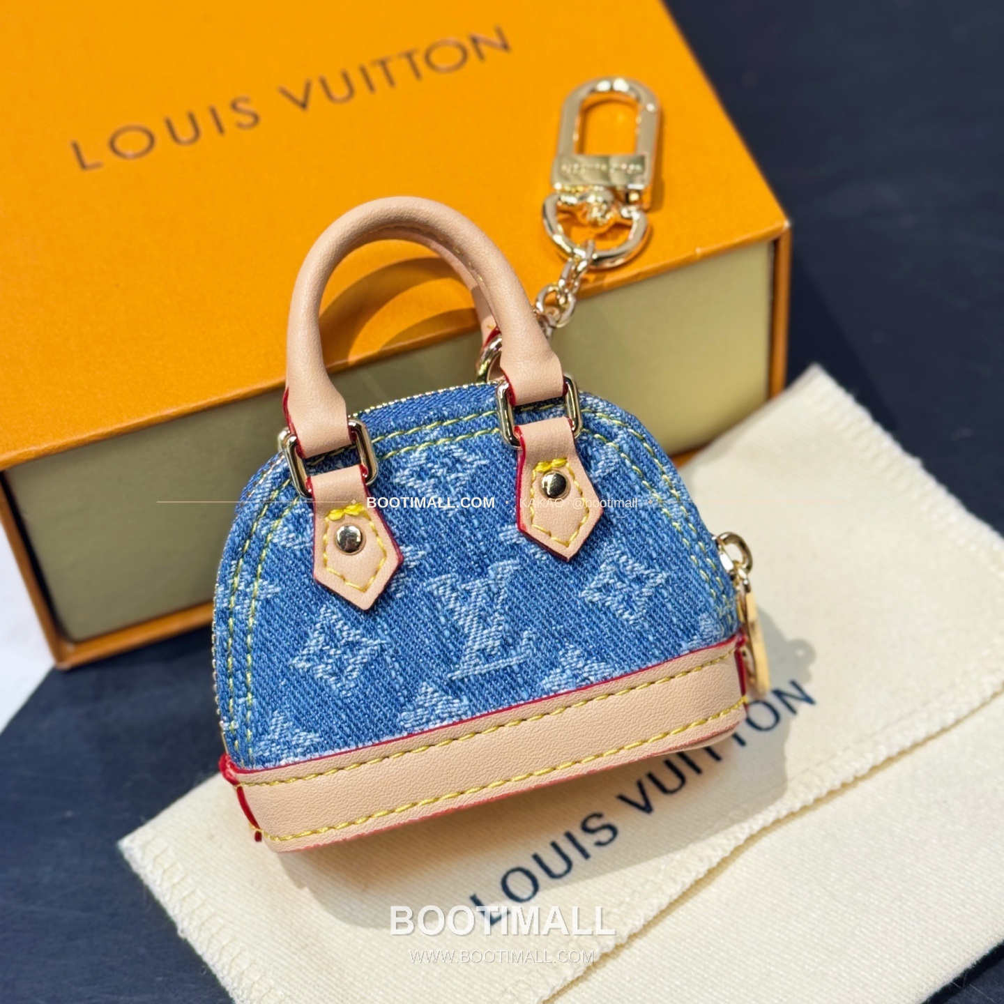 루이비통 Micro Alma Vernis 모노그램 페이턴트 레더 체인 참 Louis Vuitton Micro Alma Vernis Monogram Patent Leather Chain Charm M02570 11