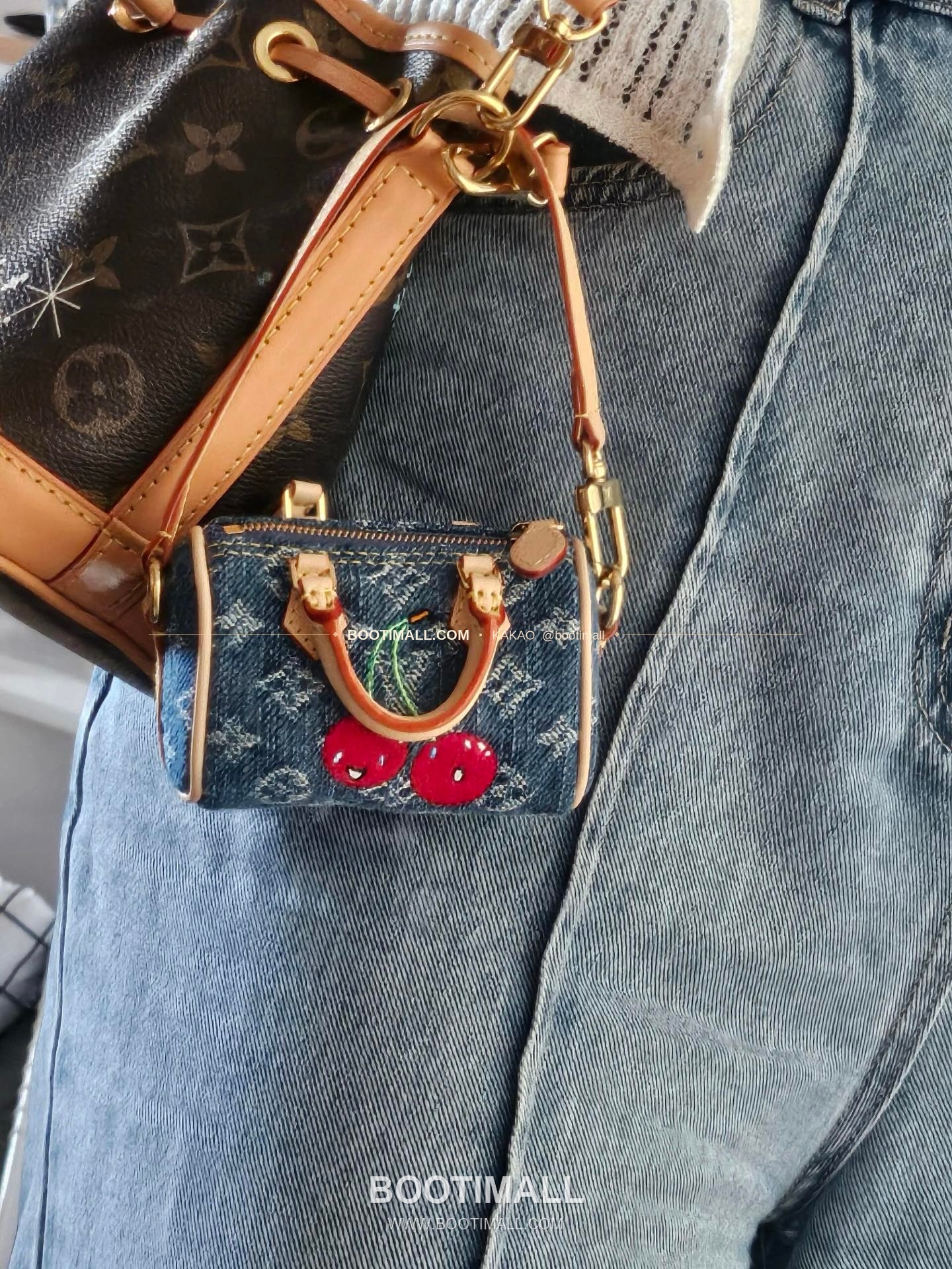 루이비통 LV x TM Micro Speedy 데님 체리 자수 체인 참 Louis Vuitton LV x TM Micro Speedy Denim Cherry Embroidery Chain Charm M02535 7