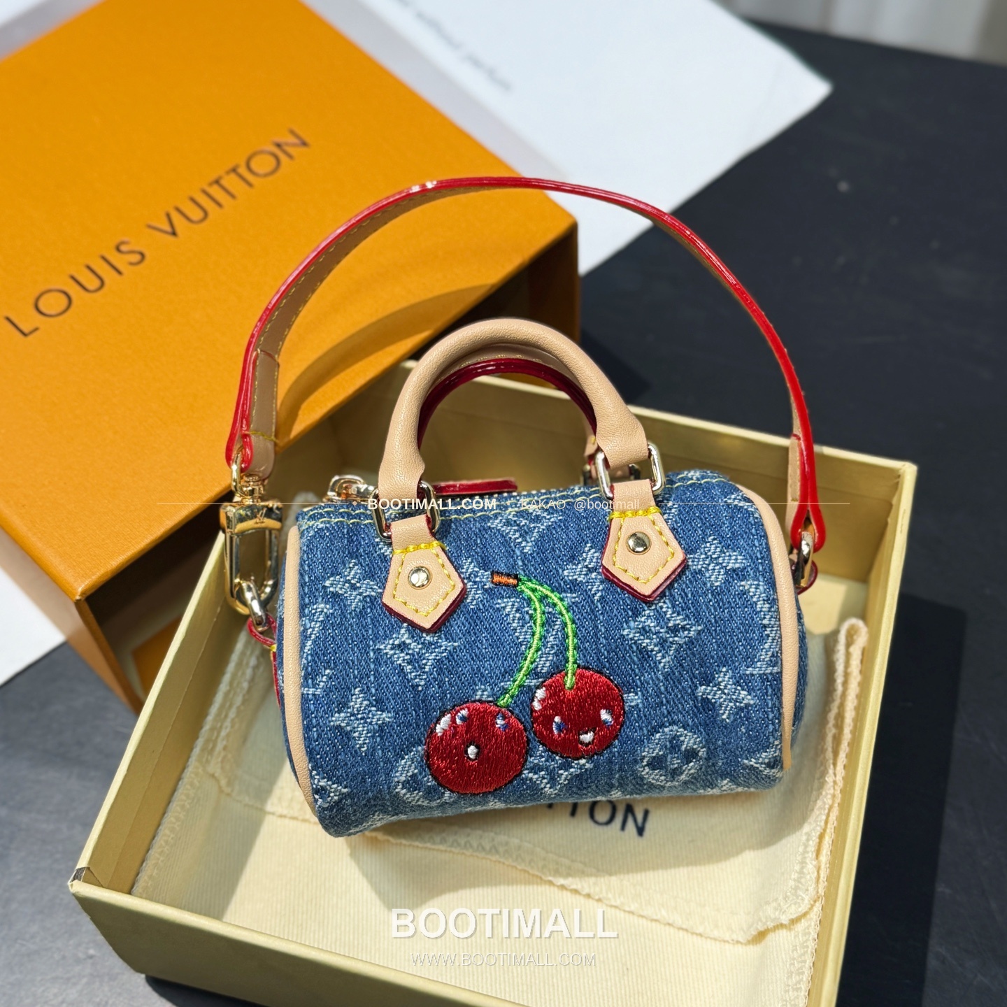 루이비통 LV x TM Micro Speedy 데님 체리 자수 체인 참 Louis Vuitton LV x TM Micro Speedy Denim Cherry Embroidery Chain Charm M02535 10