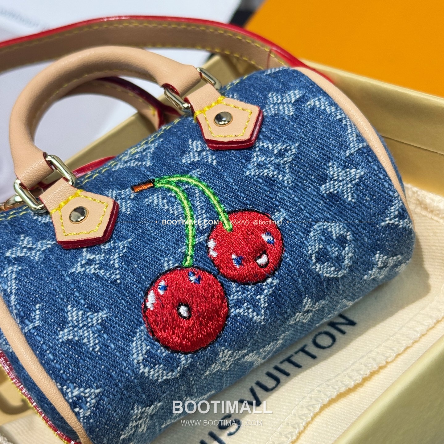 루이비통 LV x TM Micro Speedy 데님 체리 자수 체인 참 Louis Vuitton LV x TM Micro Speedy Denim Cherry Embroidery Chain Charm M02535 14