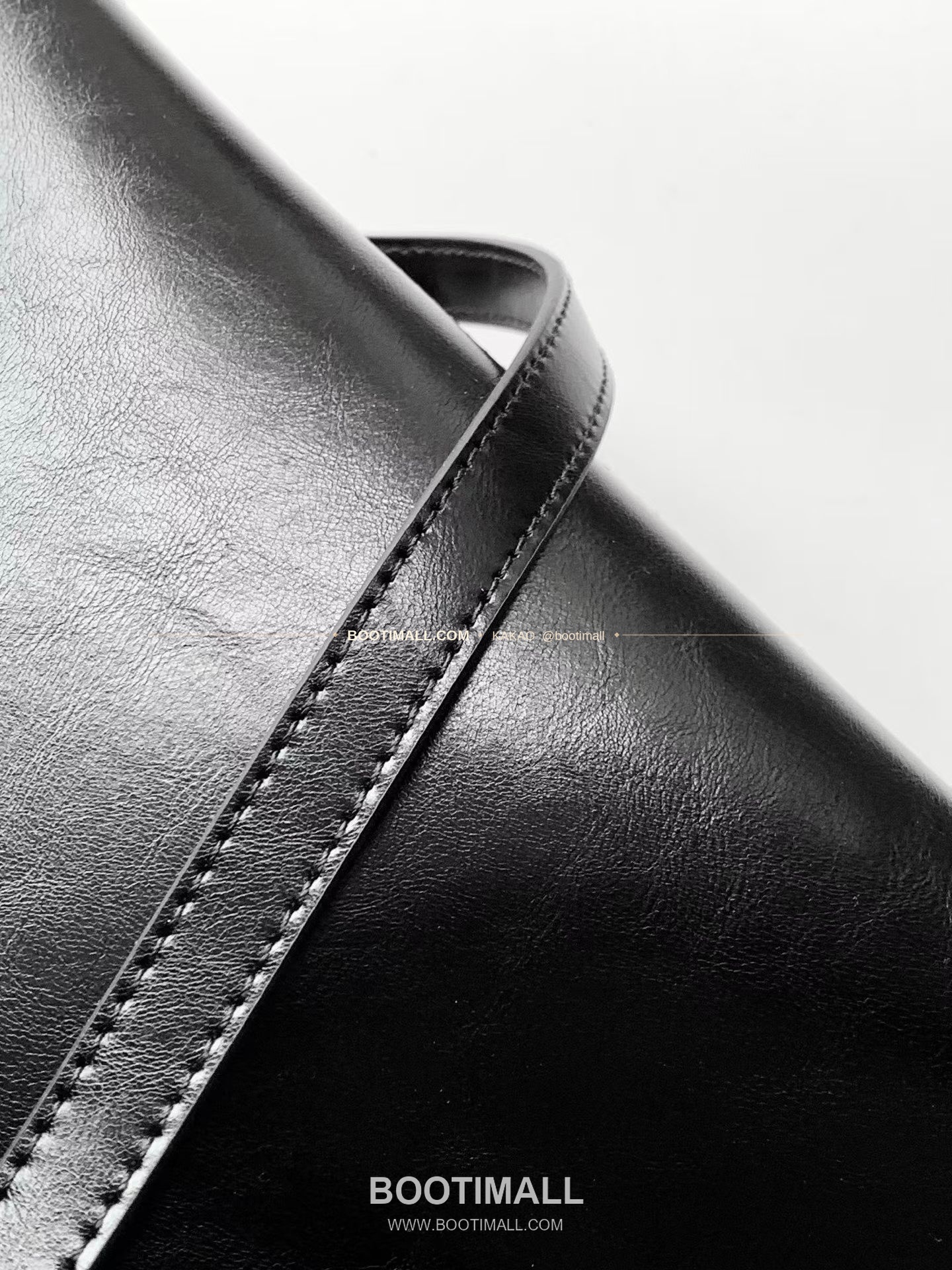 지방시 Pinch 레더 골드 클립 숄더백 Givenchy Pinch Leather Gold Clip Shoulder Bag 19051 32cm 15