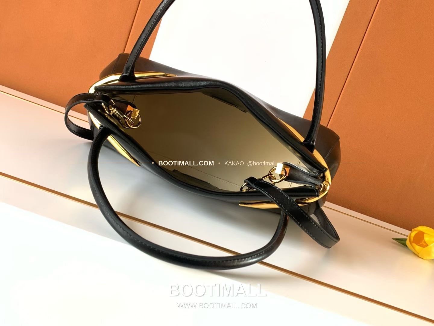 지방시 Pinch 레더 골드 클립 숄더백 Givenchy Pinch Leather Gold Clip Shoulder Bag 19051 32cm 17
