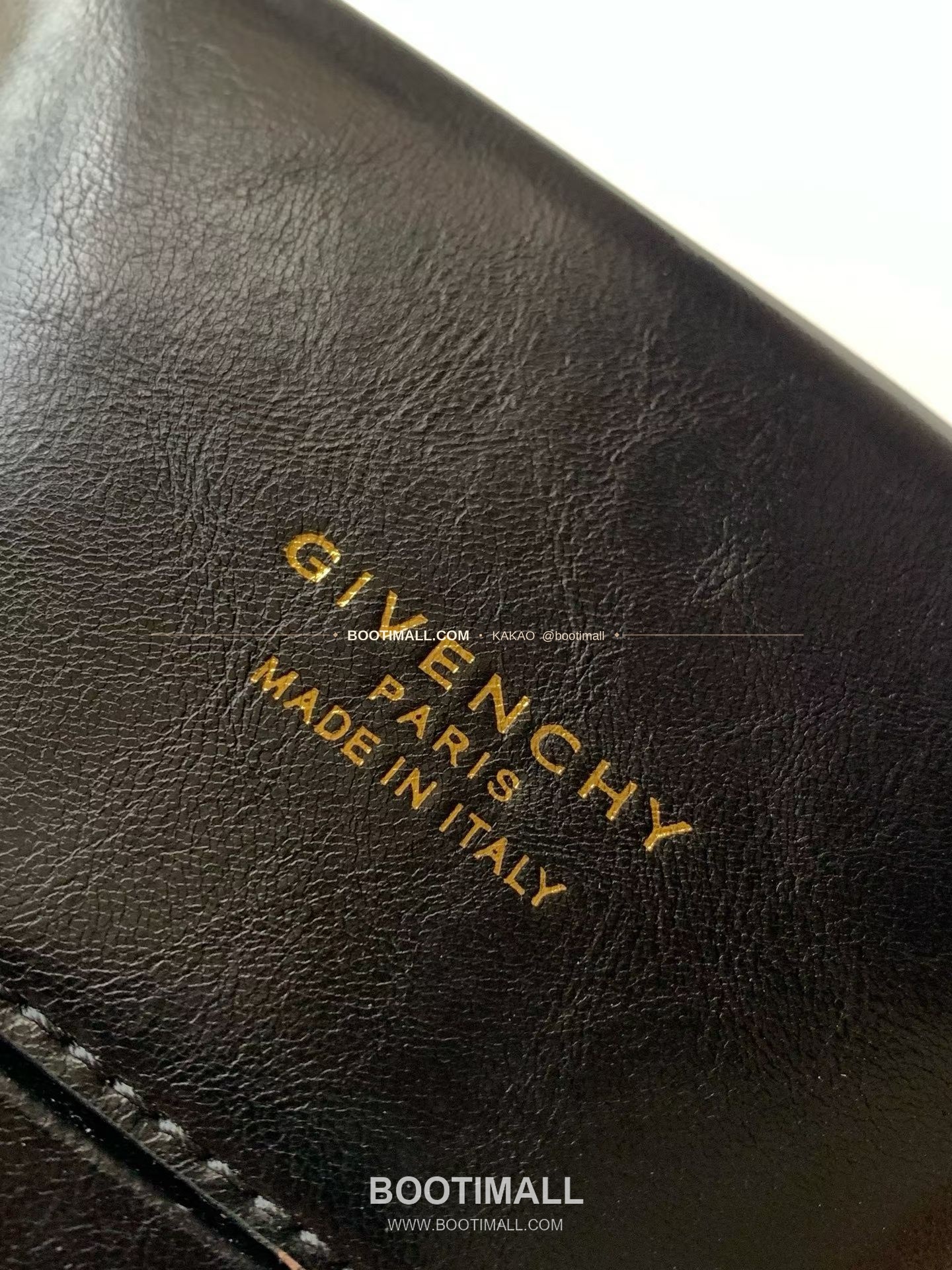 지방시 Pinch 레더 골드 클립 숄더백 Givenchy Pinch Leather Gold Clip Shoulder Bag 19051 32cm 18