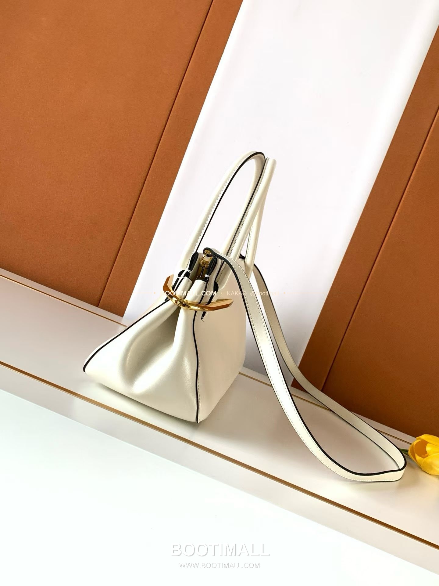 지방시 Pinch 레더 골드 클립 숄더백 Givenchy Pinch Leather Gold Clip Shoulder Bag 19051 32cm 11