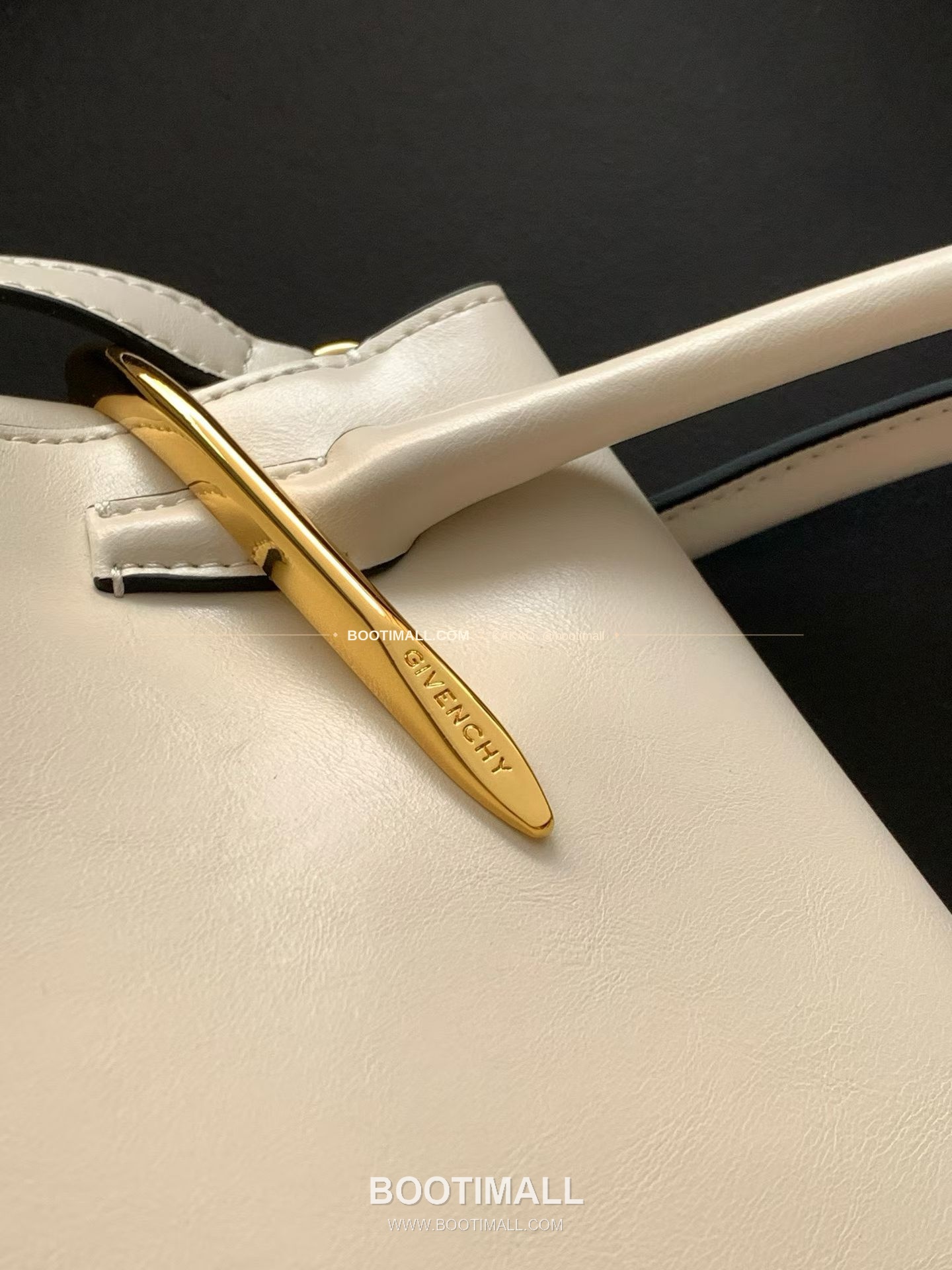지방시 Pinch 레더 골드 클립 숄더백 Givenchy Pinch Leather Gold Clip Shoulder Bag 19051 32cm 13