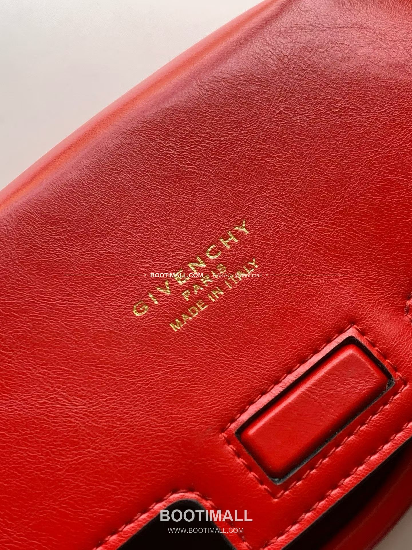 지방시 Pinch 레더 골드 클립 숄더백 Givenchy Pinch Leather Gold Clip Shoulder Bag 19051 32cm 9
