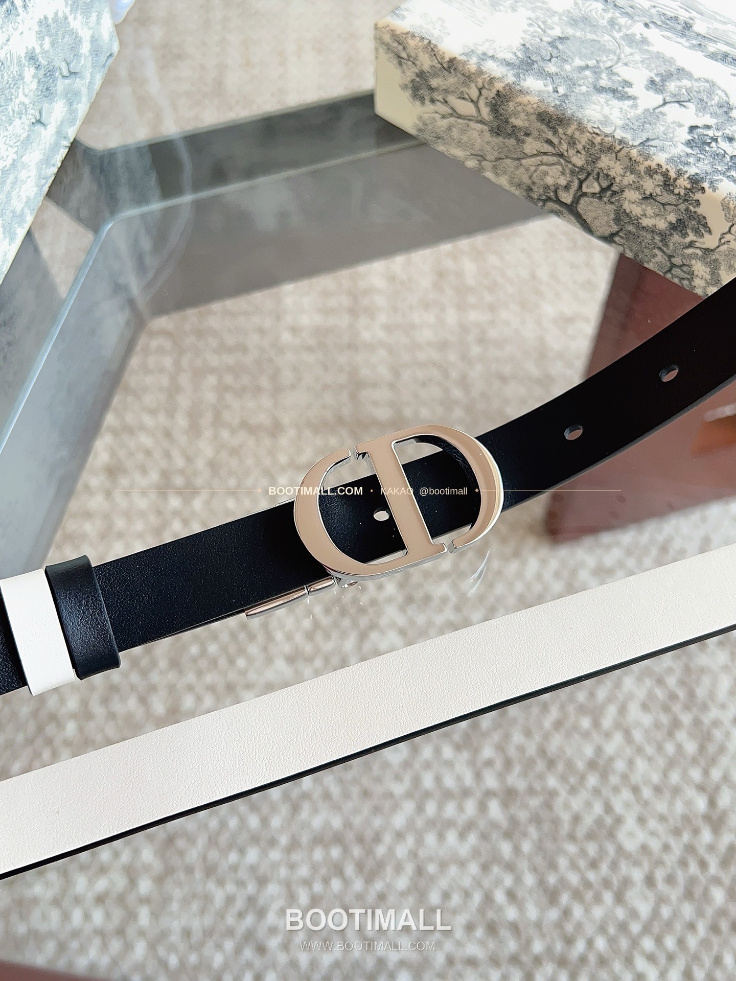 디올 20 몽테뉴 카프스킨 CD 버클 리버서블 블랙 아이보리 벨트 Dior 20 Montaigne Calfskin CD Buckle Reversible Black Ivory Belt 5