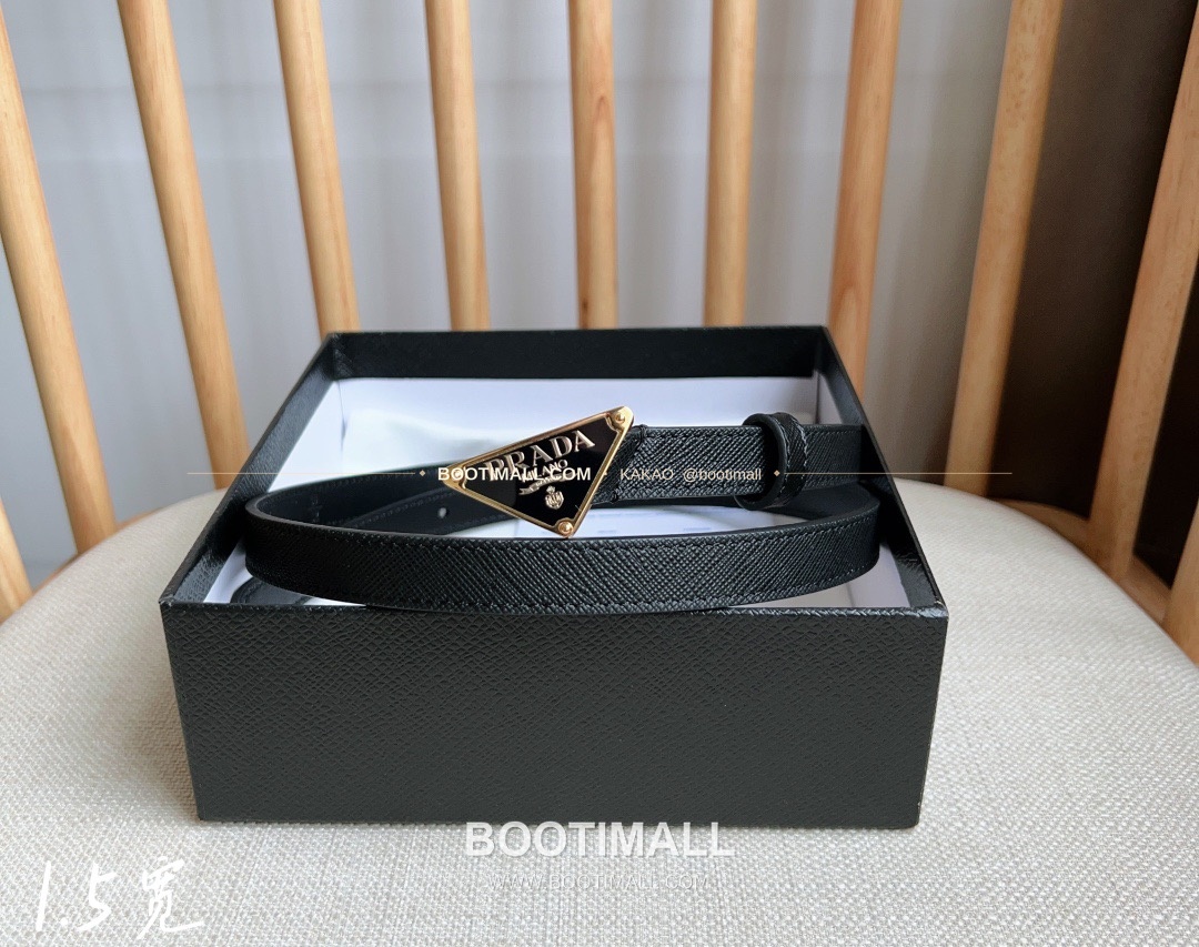 프라다 사피아노 레더 트라이앵글 버클 슬림 벨트 Prada Saffiano Leather Triangle Buckle Slim Belt 1.5cm 5