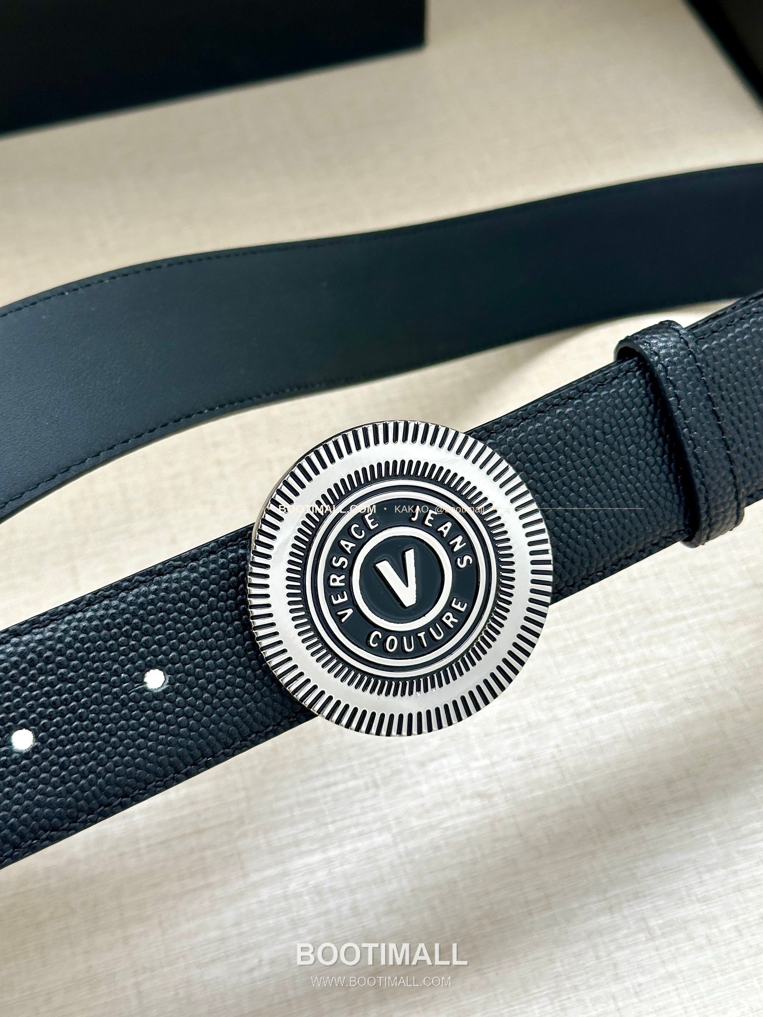 베르사체진쿠튀르 카프스킨 V 엠블럼 라그레카 플레이트 벨트 Versace Jeans Couture Calfskin V Emblem La Greca Plate Belt 3.8cm 3