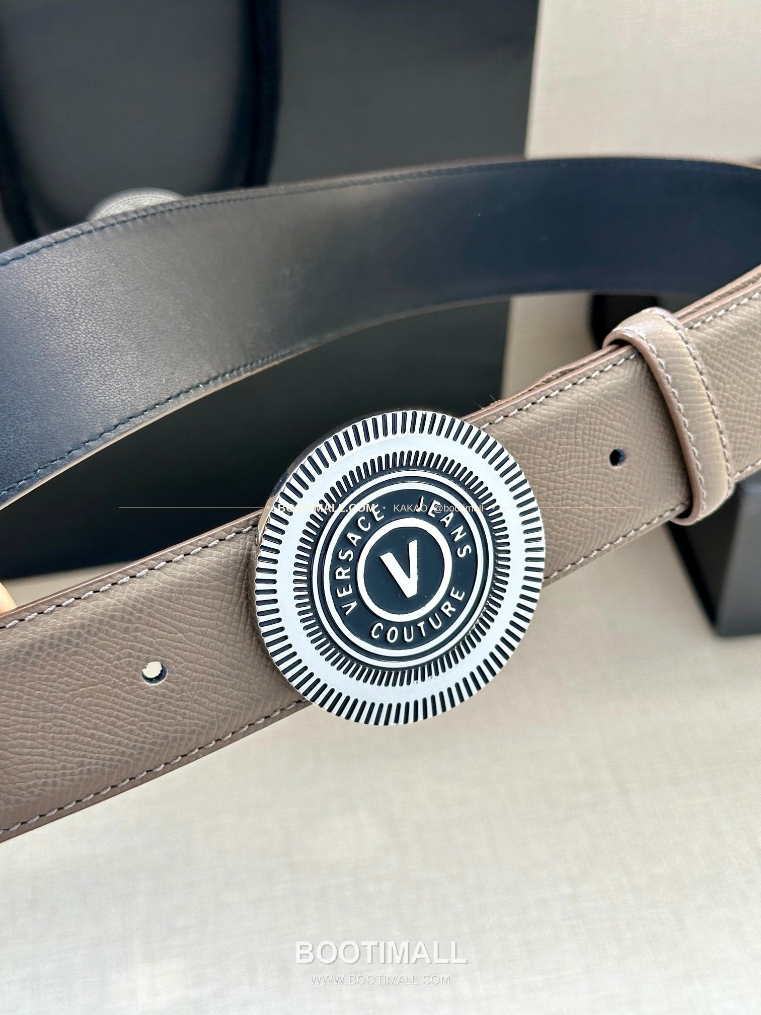 베르사체진쿠튀르 카프스킨 V 엠블럼 라그레카 플레이트 벨트 Versace Jeans Couture Calfskin V Emblem La Greca Plate Belt 3.8cm 2