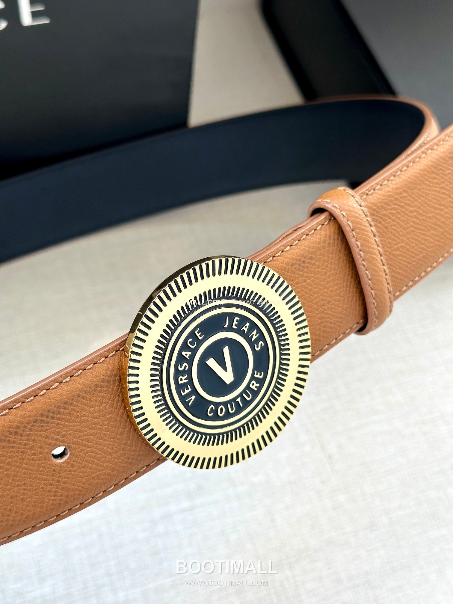 베르사체진쿠튀르 카프스킨 V 엠블럼 라그레카 플레이트 벨트 Versace Jeans Couture Calfskin V Emblem La Greca Plate Belt 3.8cm 2