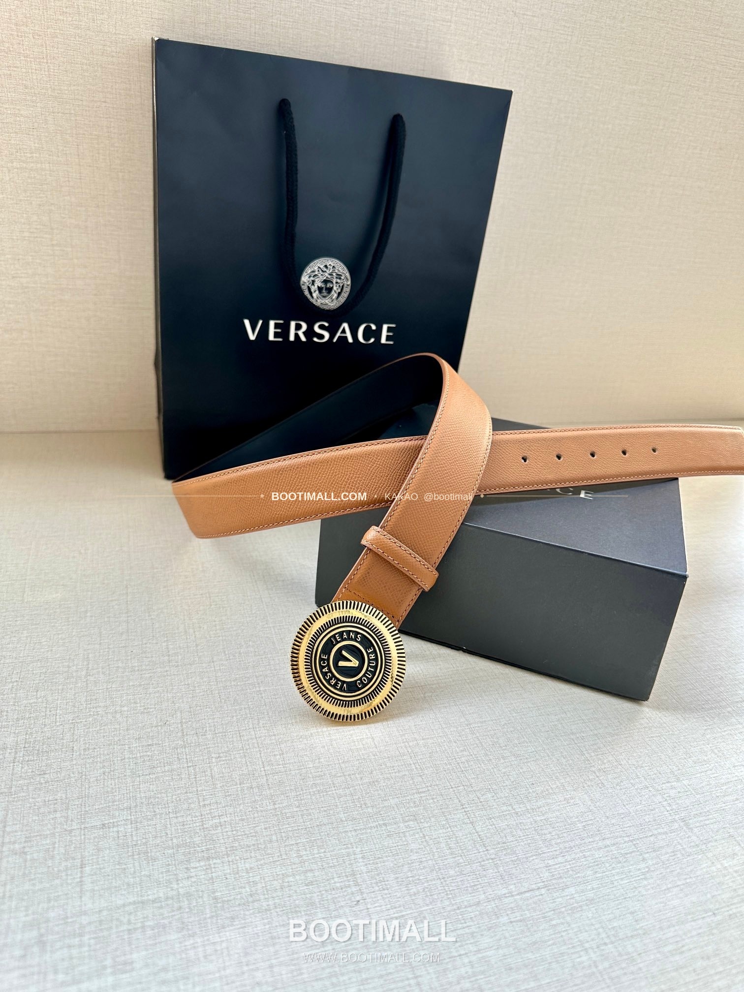 베르사체진쿠튀르 카프스킨 V 엠블럼 라그레카 플레이트 벨트 Versace Jeans Couture Calfskin V Emblem La Greca Plate Belt 3.8cm 3