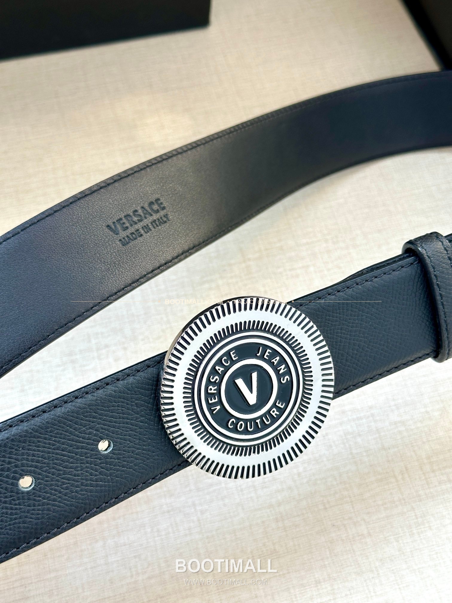 베르사체진쿠튀르 카프스킨 V 엠블럼 라그레카 플레이트 벨트 Versace Jeans Couture Calfskin V Emblem La Greca Plate Belt 3.8cm 2