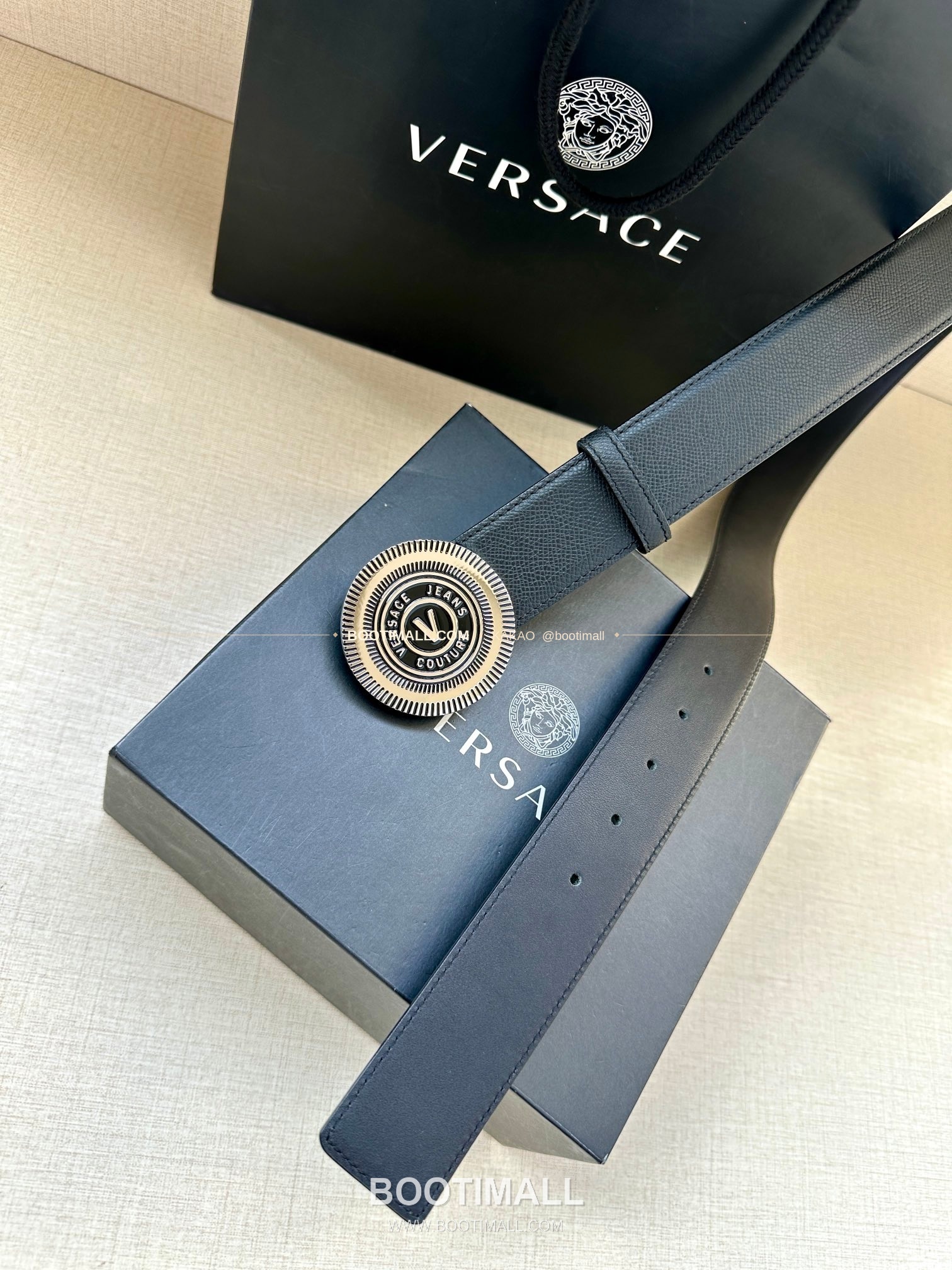 베르사체진쿠튀르 카프스킨 V 엠블럼 라그레카 플레이트 벨트 Versace Jeans Couture Calfskin V Emblem La Greca Plate Belt 3.8cm 4