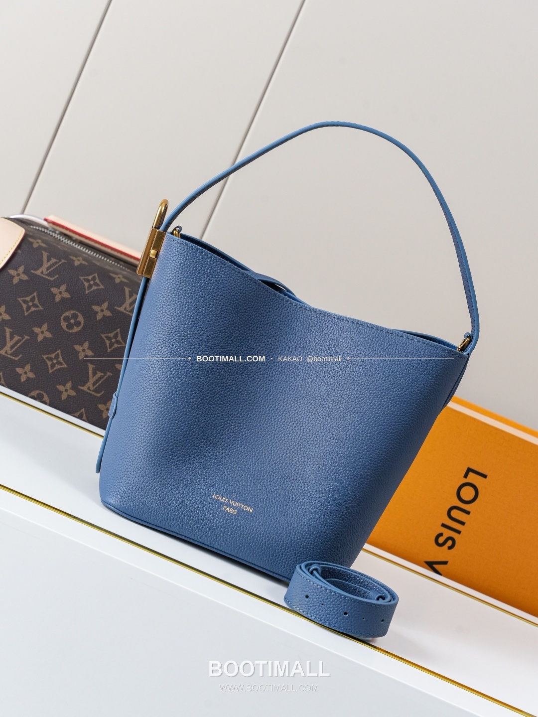 루이비통 로우키 그레인 카우하이드 버킷 숄더백 블루 Louis Vuitton Low Key Grained Cowhide Bucket Shoulder Bag Blue M27370 18cm 1