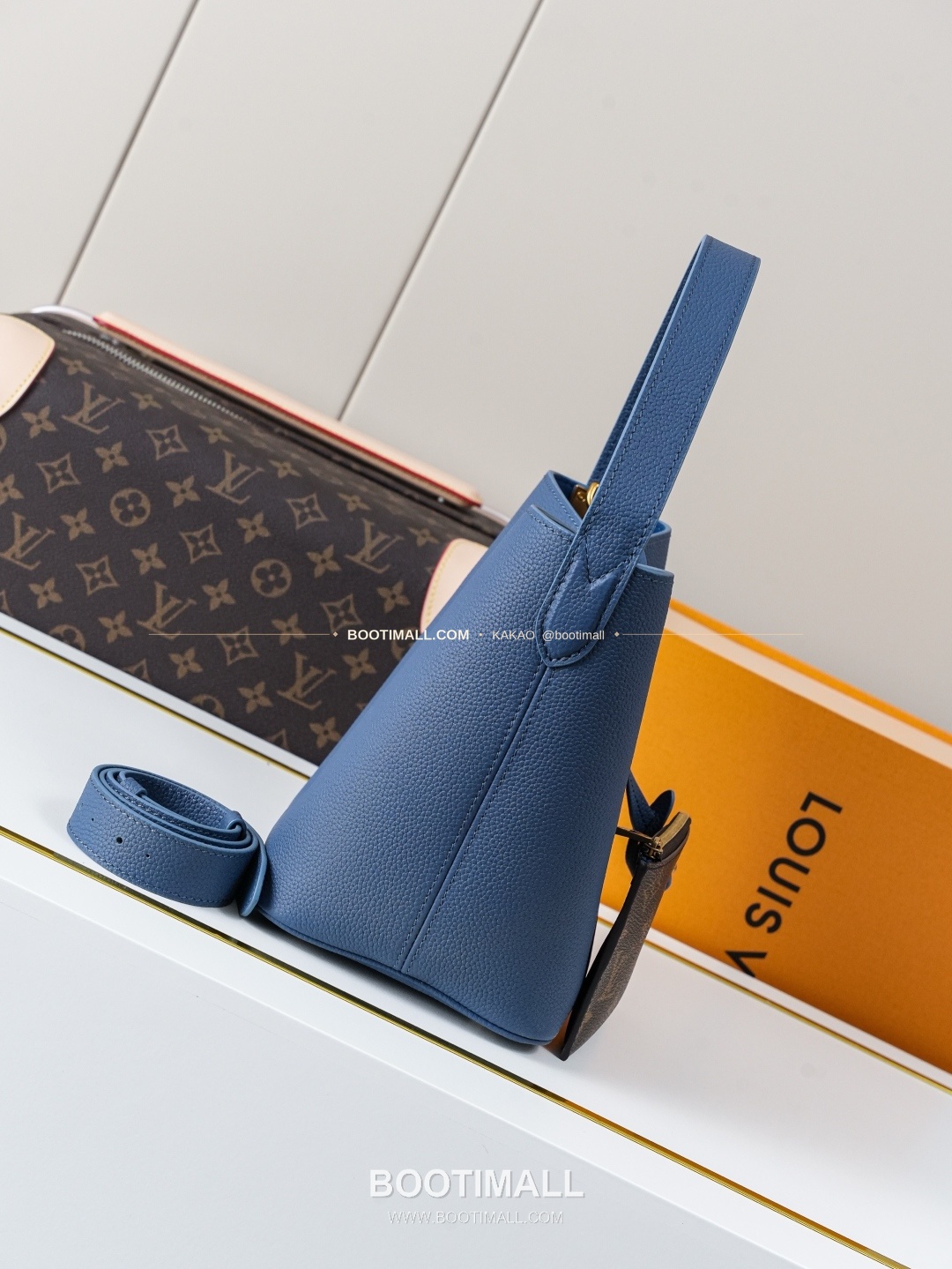 루이비통 로우키 그레인 카우하이드 버킷 숄더백 블루 Louis Vuitton Low Key Grained Cowhide Bucket Shoulder Bag Blue M27370 18cm 2