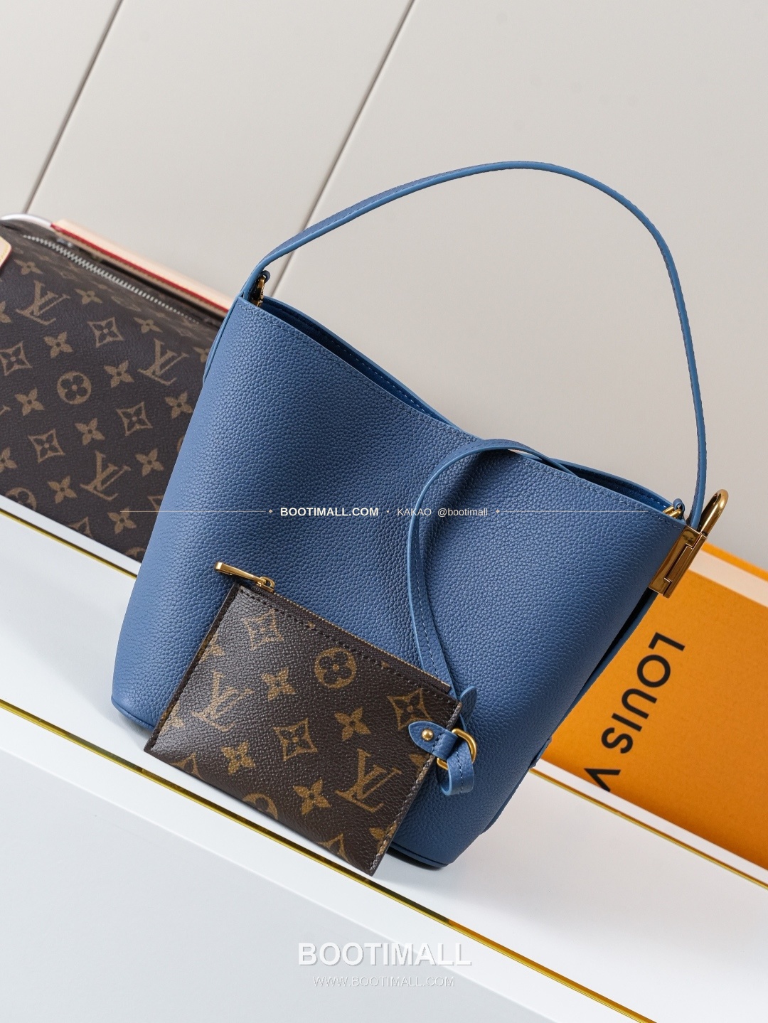 루이비통 로우키 그레인 카우하이드 버킷 숄더백 블루 Louis Vuitton Low Key Grained Cowhide Bucket Shoulder Bag Blue M27370 18cm 3