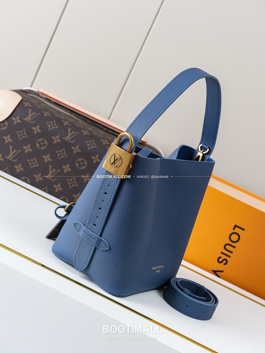 루이비통 로우키 그레인 카우하이드 버킷 숄더백 블루 Louis Vuitton Low Key Grained Cowhide Bucket Shoulder Bag Blue M27370 18cm 4