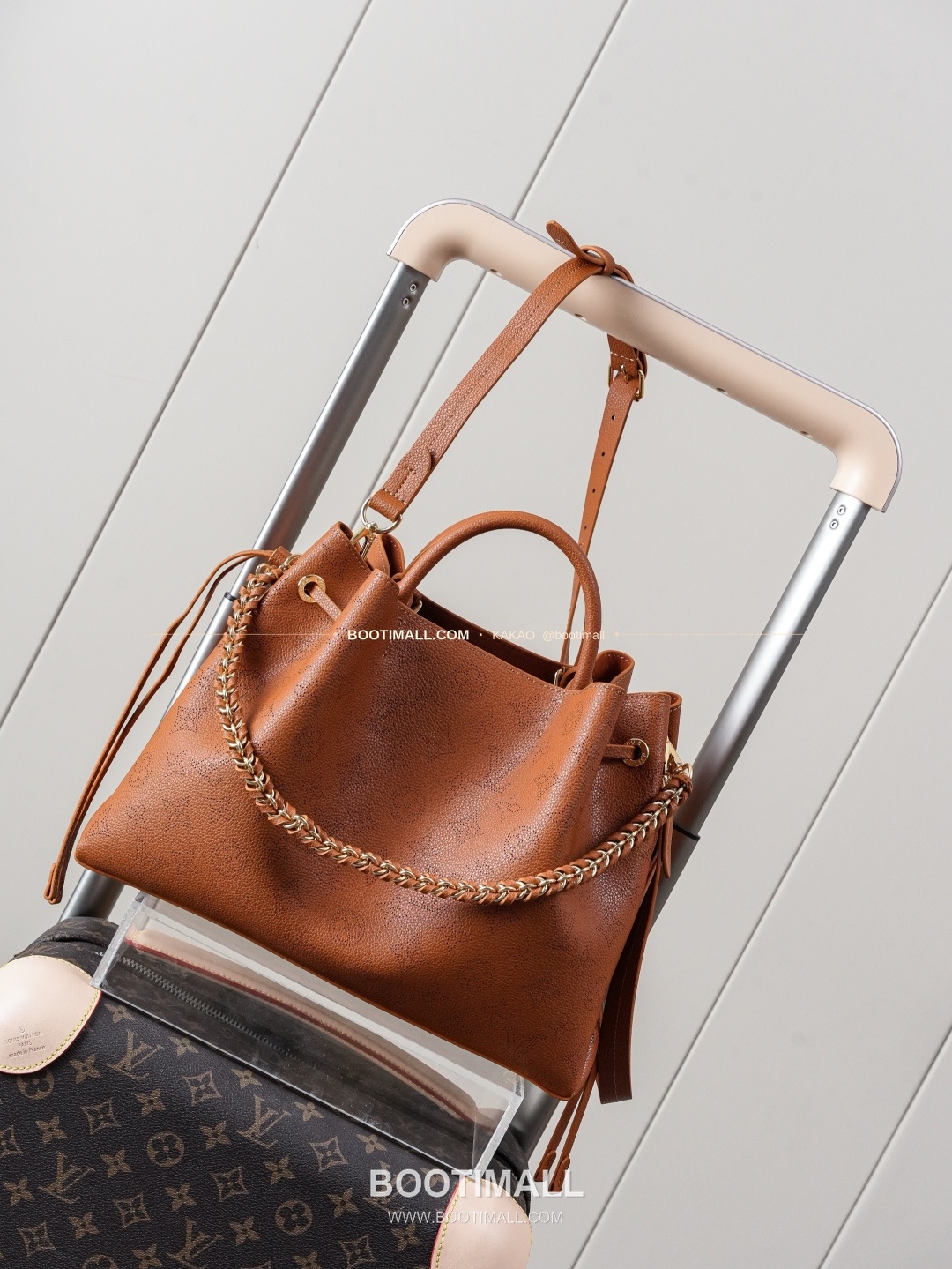 루이비통 벨라 펀칭 카우하이드 체인 토트백 브라운 Louis Vuitton Bella Perforated Cowhide Chain Tote Bag Brown M27443 32cm 1