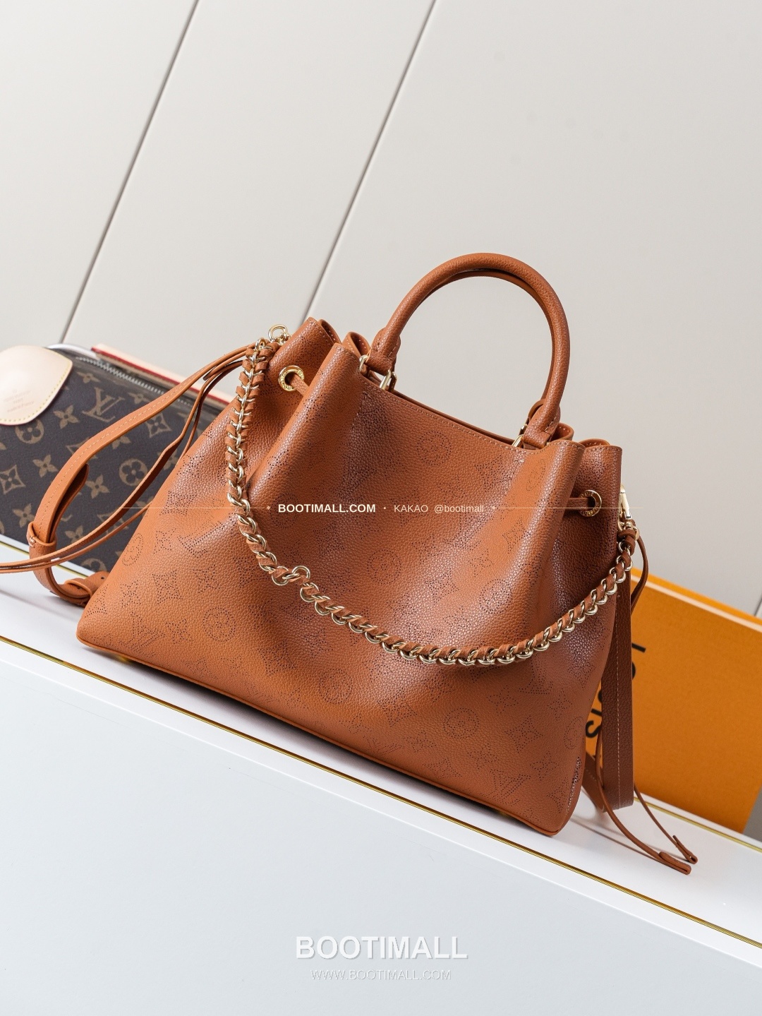 루이비통 벨라 펀칭 카우하이드 체인 토트백 브라운 Louis Vuitton Bella Perforated Cowhide Chain Tote Bag Brown M27443 32cm 2