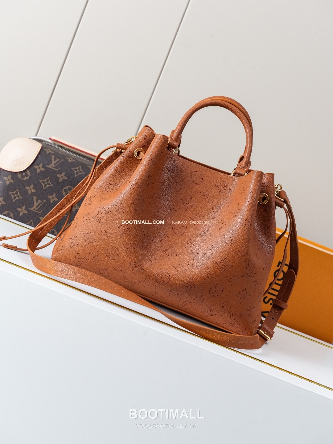 루이비통 벨라 펀칭 카우하이드 체인 토트백 브라운 Louis Vuitton Bella Perforated Cowhide Chain Tote Bag Brown M27443 32cm 4