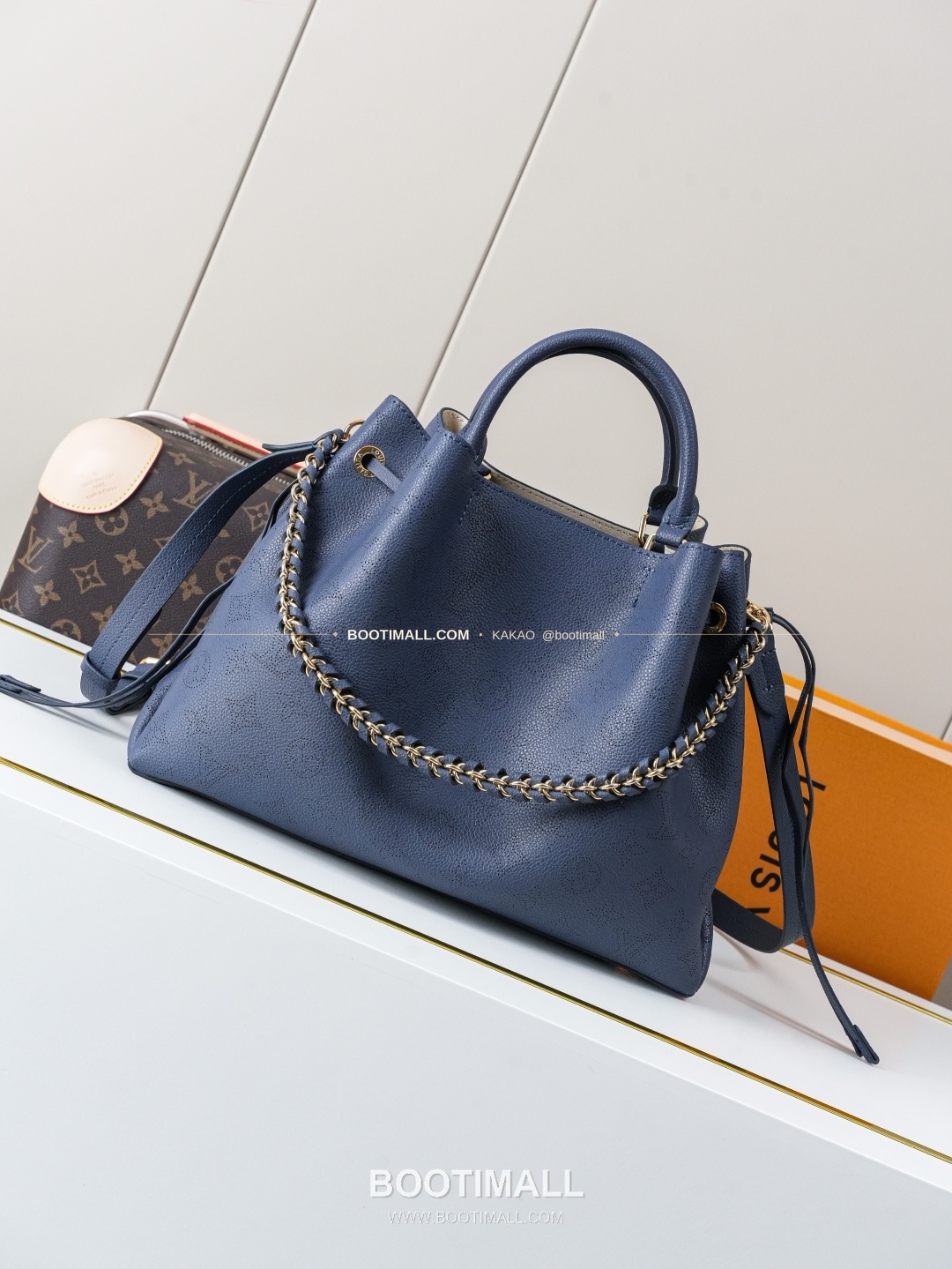 루이비통 벨라 펀칭 카우하이드 체인 토트백 블루 Louis Vuitton Bella Perforated Cowhide Chain Tote Bag Blue M14316 32cm 2