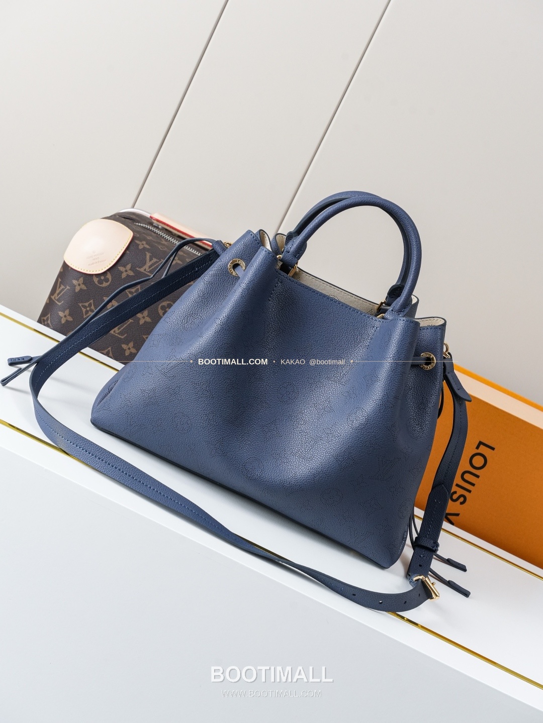 루이비통 벨라 펀칭 카우하이드 체인 토트백 블루 Louis Vuitton Bella Perforated Cowhide Chain Tote Bag Blue M14316 32cm 4