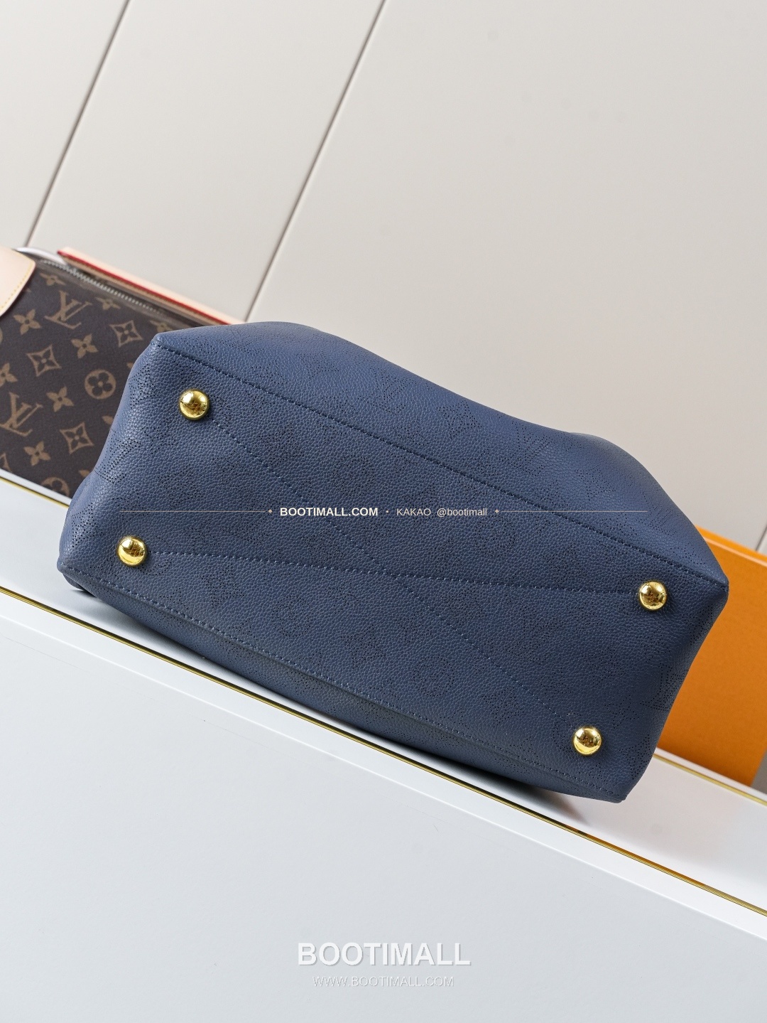 루이비통 벨라 펀칭 카우하이드 체인 토트백 블루 Louis Vuitton Bella Perforated Cowhide Chain Tote Bag Blue M14316 32cm 8
