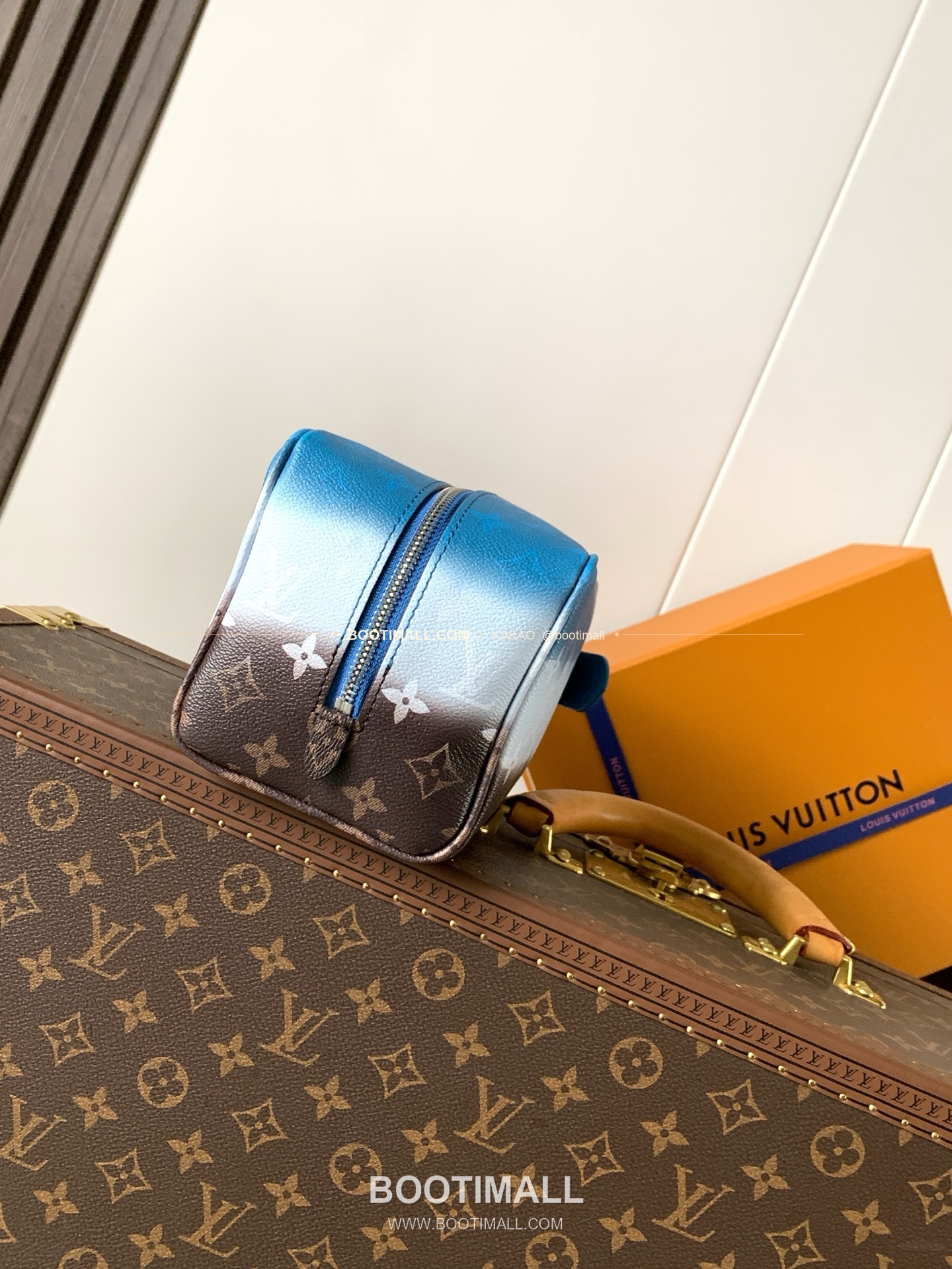 루이비통 로커 도프 키트 모노그램 피그먼트 캔버스 그라데이션 블루 파우치 Louis Vuitton Locker Dopp Kit Monogram Pigment Canvas Gradient Blue Pouch M28228 23cm 3