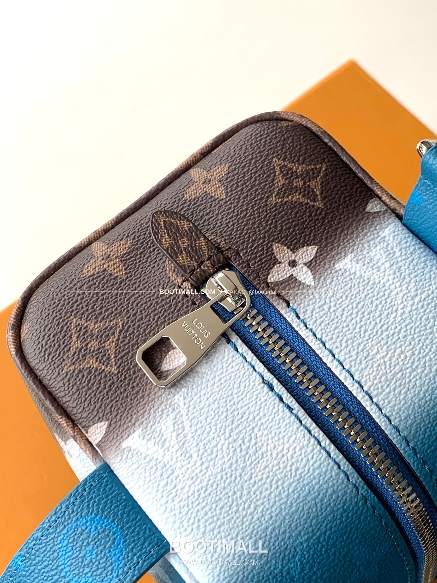 루이비통 로커 도프 키트 모노그램 피그먼트 캔버스 그라데이션 블루 파우치 Louis Vuitton Locker Dopp Kit Monogram Pigment Canvas Gradient Blue Pouch M28228 23cm 7
