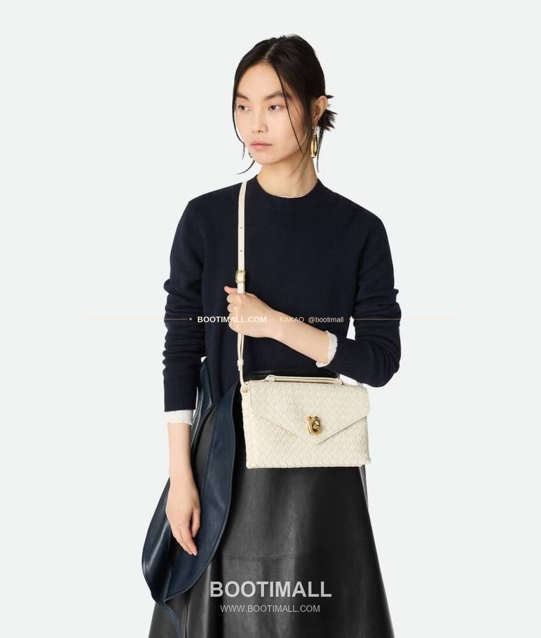 보테가베네타 2025SS 인트레치아토 노트락 체인 숄더백 Bottega Veneta 2025 SS Intrecciato Knot Lock Chain Shoulder Bag 7191 25cm 2
