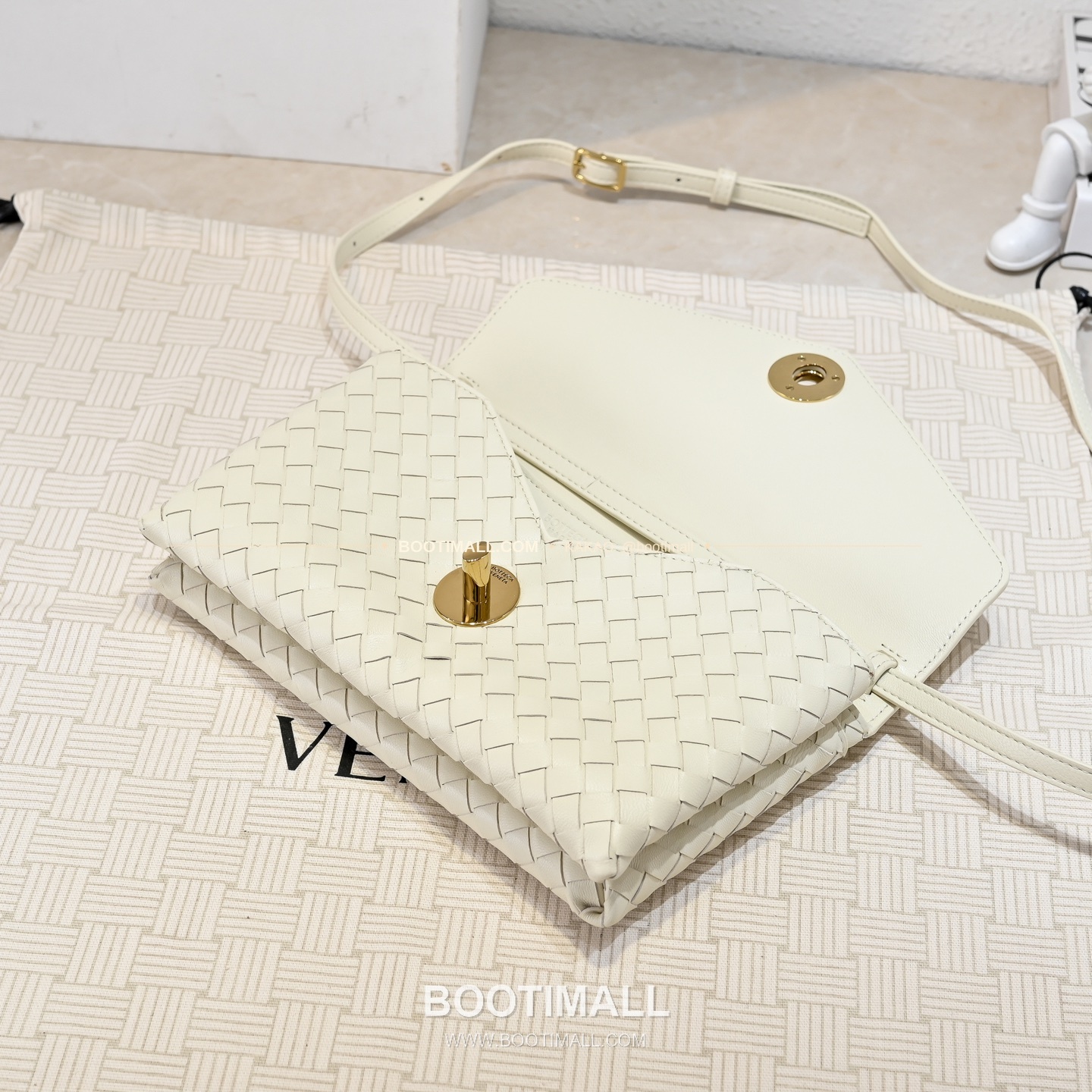 보테가베네타 2025SS 인트레치아토 노트락 체인 숄더백 Bottega Veneta 2025 SS Intrecciato Knot Lock Chain Shoulder Bag 7191 25cm 9