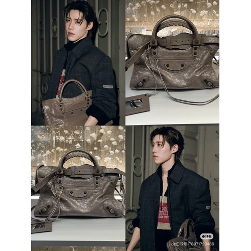 발렌시아가 오일왁스 레더 태슬 모터백 Balenciaga Oil Wax Leather Tassel Moto Bag 3301 38cm