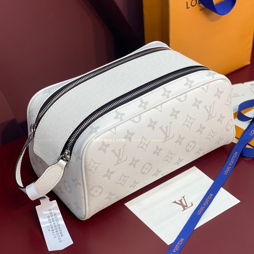 루이비통 도프 키트 타우릴론 모노그램 레더 화이트 클러치 Louis Vuitton Dopp Kit Taurillon Monogram Leather White Clutch M27794 28cm