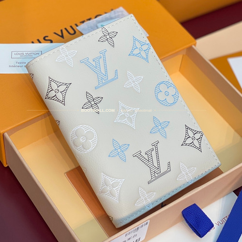 루이비통 패스포트 커버 모노그램 섀도우 레더 네이비 화이트 여권지갑 Louis Vuitton Passport Cover Monogram Shadow Leather Navy White Passport Holder M29132 14cm