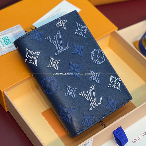 루이비통 패스포트 커버 모노그램 섀도우 레더 네이비 화이트 여권지갑 Louis Vuitton Passport Cover Monogram Shadow Leather Navy White Passport Holder M29132 14cm