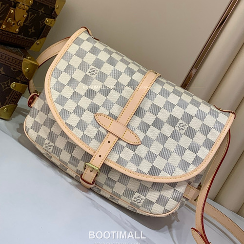 루이비통 소뮤르 미디움 모노그램 캔버스 화이트 숄더백 Louis Vuitton Saumur Medium Monogram Canvas White Shoulder Bag M40710 28cm