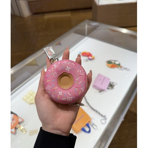 루이비통 V Donut 모노그램 캔버스 레더 체인 참 Louis Vuitton V Donut Monogram Canvas Leather Chain Charm M02549