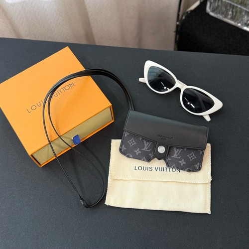 루이비통 모노그램 코팅 캔버스 레더 아이웨어 파우치 Louis Vuitton Monogram Coated Canvas Leather Eyewear Pouch M02580