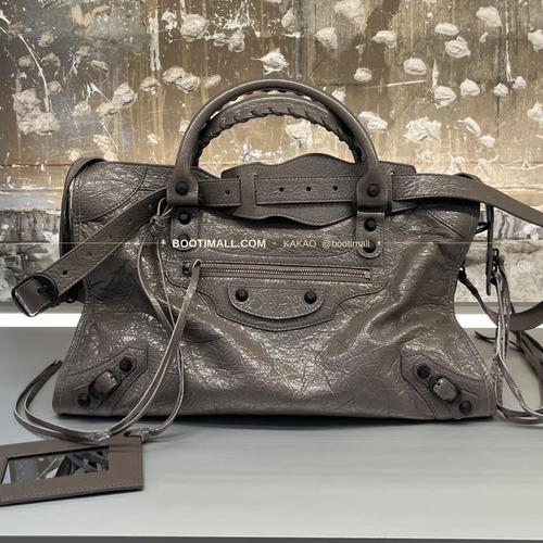 발렌시아가 오일왁스 레더 태슬 모터백 Balenciaga Oil Wax Leather Tassel Moto Bag 3301 38cm