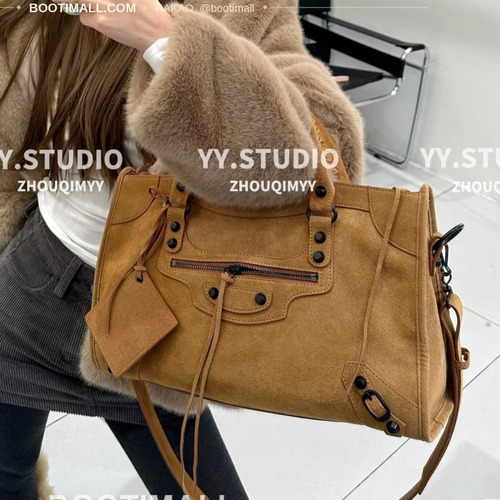 발렌시아가 26SS 스웨이드 태슬 모터 토트백 Balenciaga 26SS Suede Tassel Moto Tote Bag 3301 38.5cm