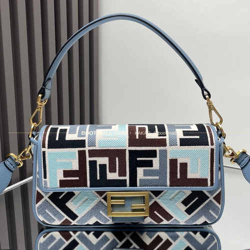 펜디 FF 자수 캔버스 플랩 바게트 숄더백 Fendi FF Embroidered Canvas Flap Baguette Shoulder Bag 0159A 27cm