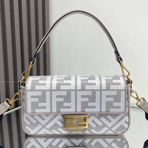 펜디 FF 자수 캔버스 플랩 바게트 숄더백 Fendi FF Embroidered Canvas Flap Baguette Shoulder Bag 0159A 27cm
