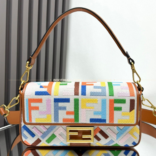 펜디 FF 자수 캔버스 플랩 바게트 숄더백 Fendi FF Embroidered Canvas Flap Baguette Shoulder Bag 0159A 27cm