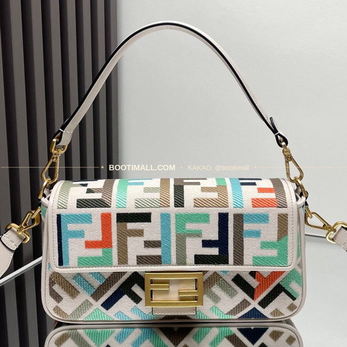 펜디 FF 자수 캔버스 플랩 바게트 숄더백 Fendi FF Embroidered Canvas Flap Baguette Shoulder Bag 0159A 27cm