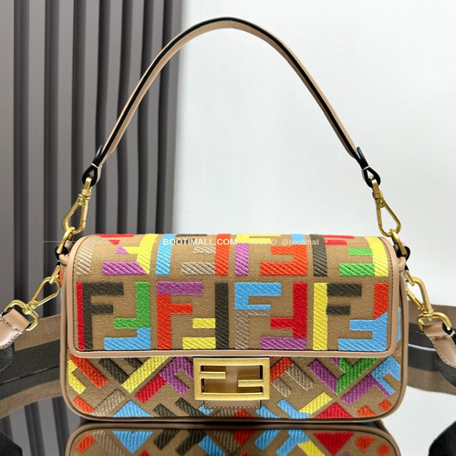 펜디 FF 자수 캔버스 플랩 바게트 숄더백 Fendi FF Embroidered Canvas Flap Baguette Shoulder Bag 0159A 27cm