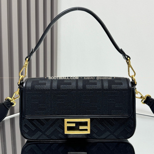 펜디 FF 자수 캔버스 플랩 바게트 숄더백 Fendi FF Embroidered Canvas Flap Baguette Shoulder Bag 0159A 27cm